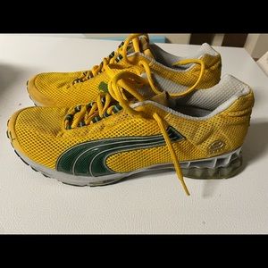 Jamaican Puma mens running shoes. EUC. 10.5. Only worn 1 time.